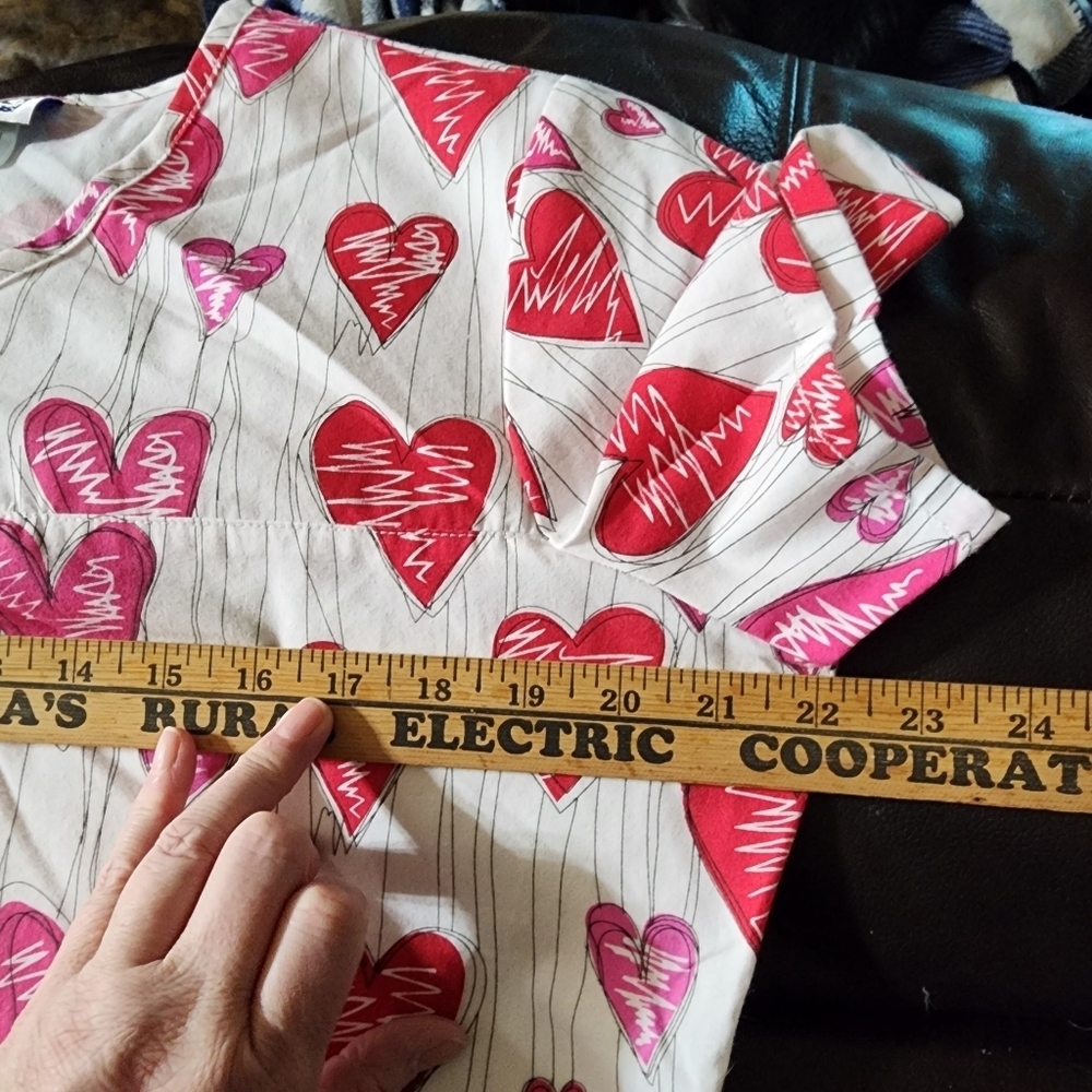 3-2-1 Scrub Tops Lot Women's Medium Hearts Butterflies Valentine's Day Nurse - Picture 4 of 16